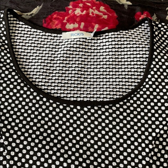 U neck top - Picture 4 of 7